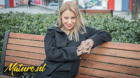 Azgın Tıraşsız Anne Yeni bir iş Arıyor!