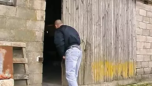 eylem siyah saçlı curvy Fransız yavru ve üç yaraklar