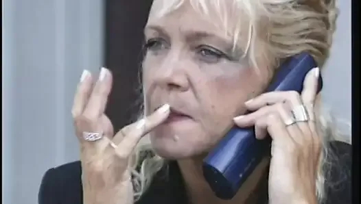 seksi yaşlı sarışın hatun sıkı amcık büyük bir dildo slaytlar