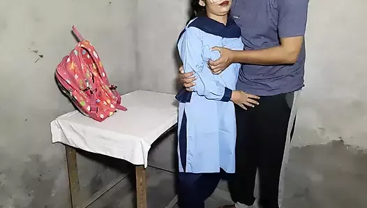 erkek arkadaşı ile Hint bakire Liseli kız ilk kez seks yapıyor