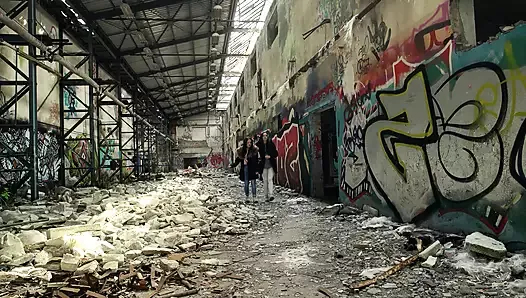 İki Alman en iyi kız Arkadaşı Julia Parker ve Maria Gail, Kayıp Yerde Riskli Prezervatifsiz FFM 3some seksle Konuşuyor