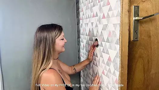 Genç Fransız kız ilk kez büyük bir yarrak ile zafer delik testleri