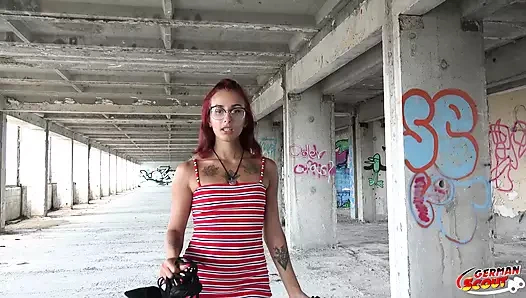 Sıska Kızıl Saçlı Mürekkeplenmiş Kız Bella Morningstar için Alman izci - Riskli Anal Seks iş görüşmesi