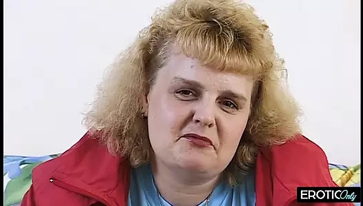 Steffi seksi dildos içinde ona tombul amcık delik