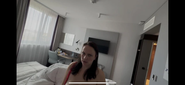 Sabahın erken saatlerinde prezervatif olmadan becerilmeyi ve döllenmeyi seviyorum