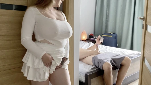 Arkadaşımın Yatağında Otuzbir Çekerken Yakalanıyorum