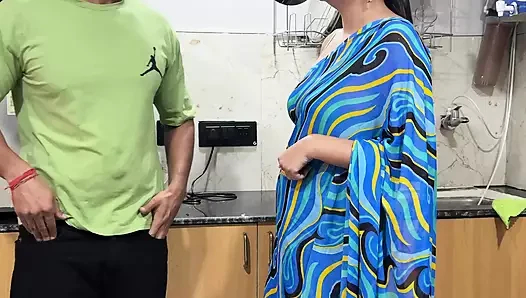 Üvey anne yanlış hapı ve sonunda ona cinsel güçlendirici verir