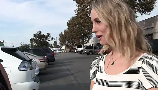 Birinci sınıf koyu saçlı hottie dildo ile kız arkadaşı seksi