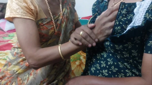 İlk kez lezbiyen video deneyin, izlemek gerekir,