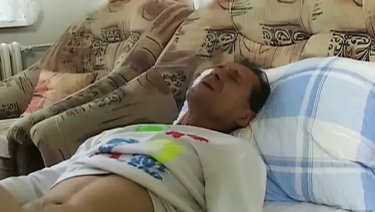 Babam Tatilde Üvey annemi Sikerjen onlara katılıyorum