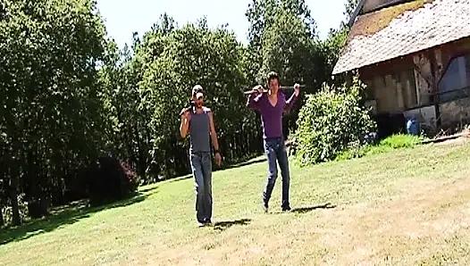 Azgın Fransız kaşar sert DP üçlü sonra attırma yiyor