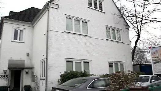 Alman MILF ve genç üçlü